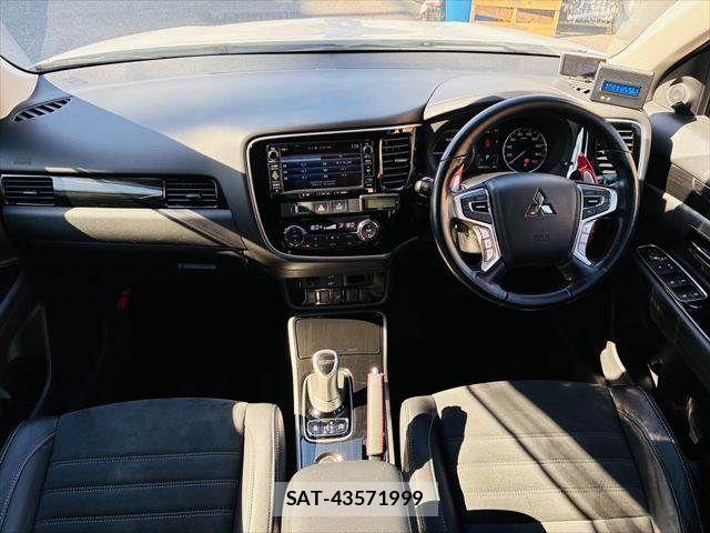 Mitsubishi OUTLANDER PHEV 2015-10 7216948-2