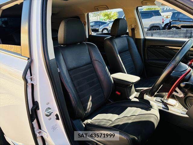 Mitsubishi OUTLANDER PHEV 2015-10 7216948-7