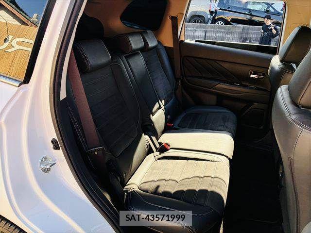 Mitsubishi OUTLANDER PHEV 2015-10 7216948-8