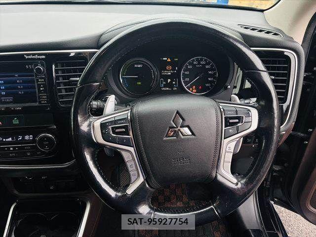 Mitsubishi OUTLANDER PHEV 2015-08 7223360-11