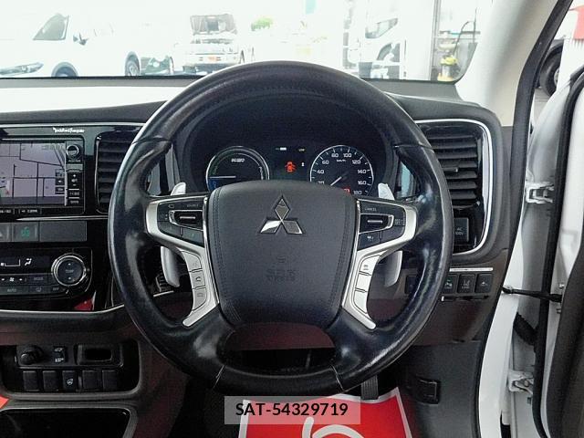 Mitsubishi OUTLANDER PHEV 2016-01 7223362-13