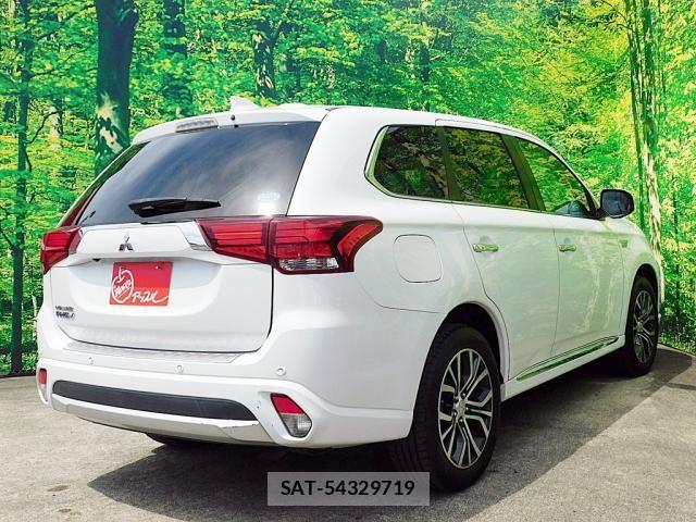 Mitsubishi OUTLANDER PHEV 2016-01 7223362-1