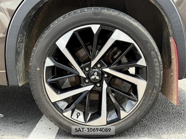 Mitsubishi OUTLANDER PHEV 2022-03 7215863-19