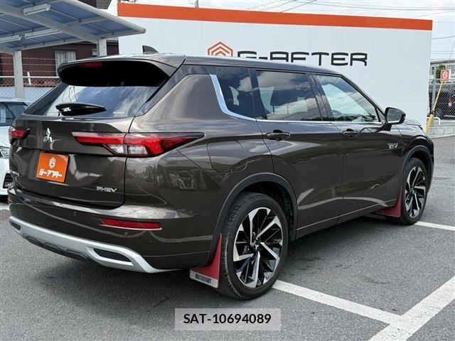 Mitsubishi OUTLANDER PHEV 2022-03 7215863-4
