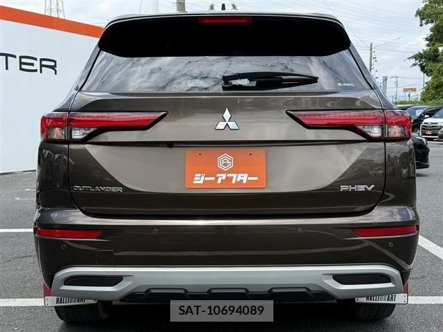 Mitsubishi OUTLANDER PHEV 2022-03 7215863-5