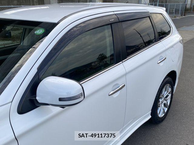 Mitsubishi OUTLANDER PHEV 2013-11 7251873-16