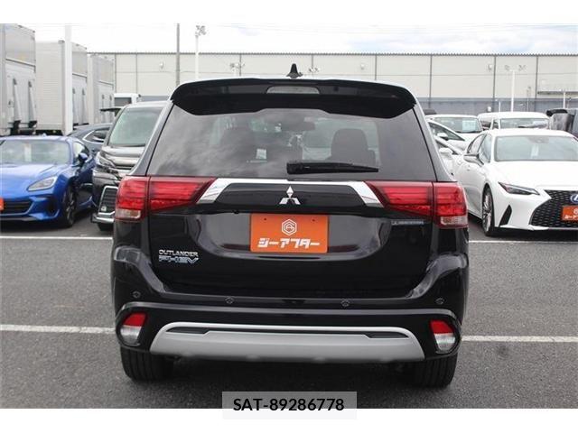 Mitsubishi OUTLANDER PHEV 2019-02 7272666-12
