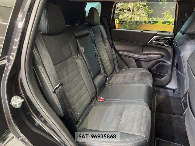 Mitsubishi OUTLANDER PHEV 2023-03 7329230-11
