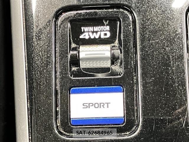 Mitsubishi OUTLANDER PHEV 2018-08 7329234-12
