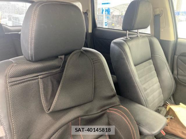 Mitsubishi OUTLANDER PHEV 2017-11 7329231-12