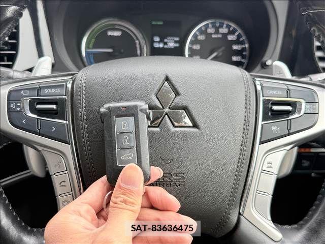 Mitsubishi OUTLANDER PHEV 2015-12 7329233-17