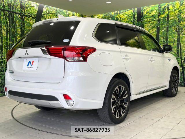 Mitsubishi OUTLANDER PHEV 2015-10 7359253-16