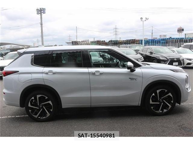 Mitsubishi OUTLANDER PHEV 2022-09 7359246-12