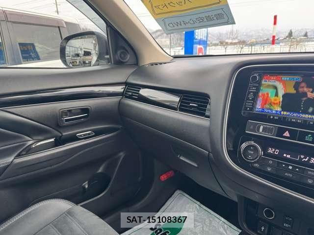 Mitsubishi OUTLANDER PHEV 2019-01 7359248-23