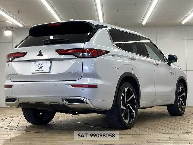 Mitsubishi OUTLANDER PHEV 2022-02 7359243-16