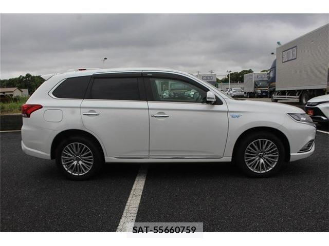 Mitsubishi OUTLANDER PHEV 2018-09 7359250-14
