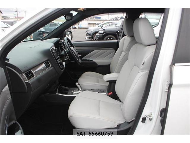 Mitsubishi OUTLANDER PHEV 2018-09 7359250-23