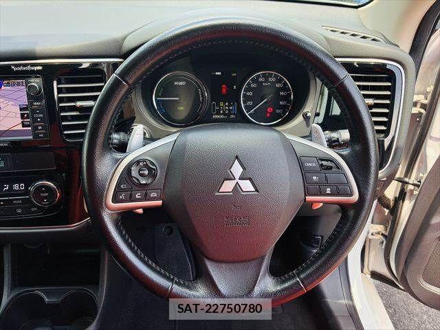 Mitsubishi OUTLANDER PHEV 2014-08 7393482-9