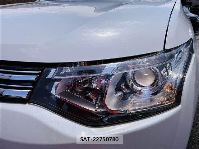 Mitsubishi OUTLANDER PHEV 2014-08 7393482-10