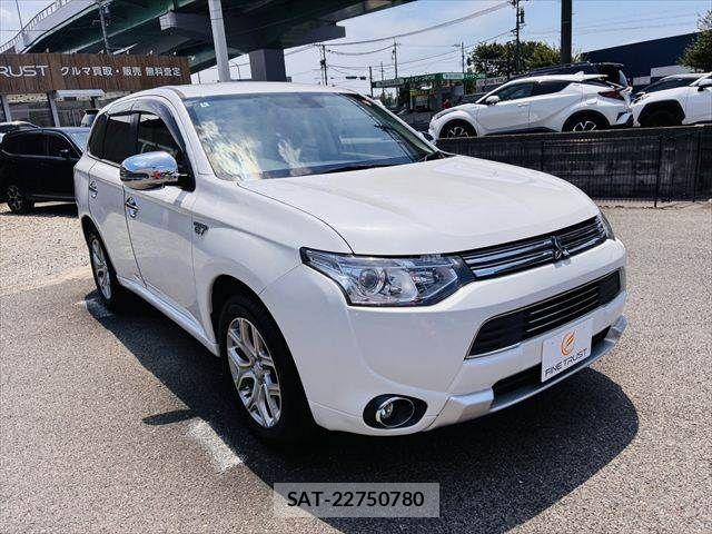 Mitsubishi OUTLANDER PHEV 2014-08 7393482-14