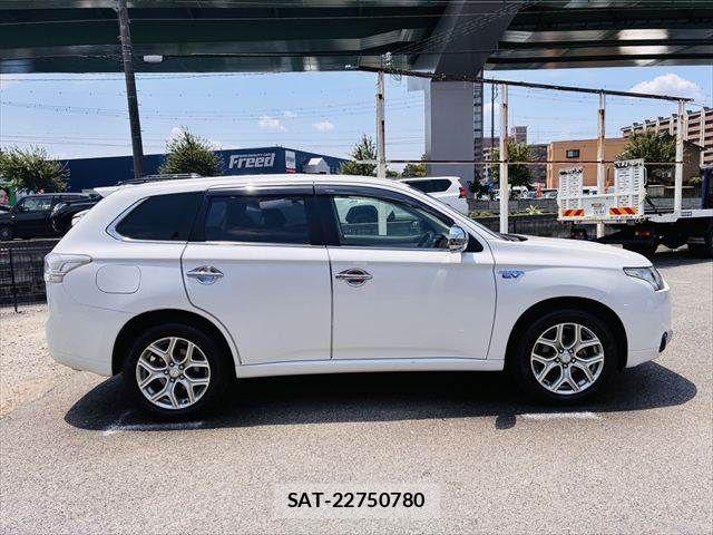 Mitsubishi OUTLANDER PHEV 2014-08 7393482-15