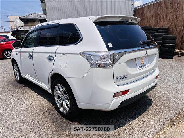 Mitsubishi OUTLANDER PHEV 2014-08 7393482-18