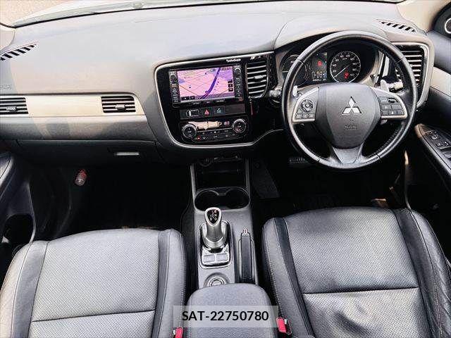 Mitsubishi OUTLANDER PHEV 2014-08 7393482-2
