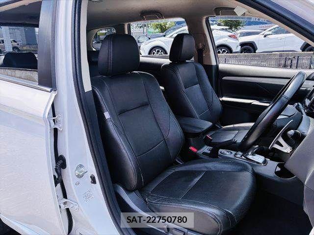 Mitsubishi OUTLANDER PHEV 2014-08 7393482-6