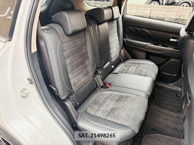 Mitsubishi OUTLANDER PHEV 2015-07 7393481-9