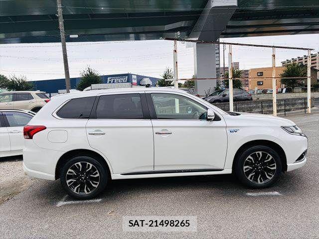 Mitsubishi OUTLANDER PHEV 2015-07 7393481-17