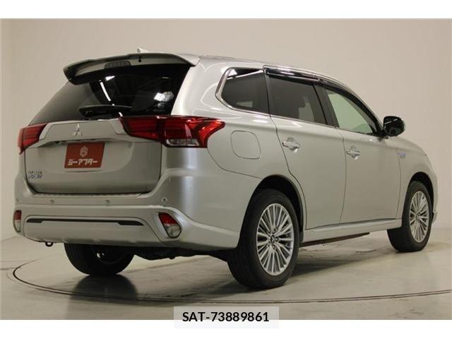 Mitsubishi OUTLANDER PHEV 2018-09 7456678-9