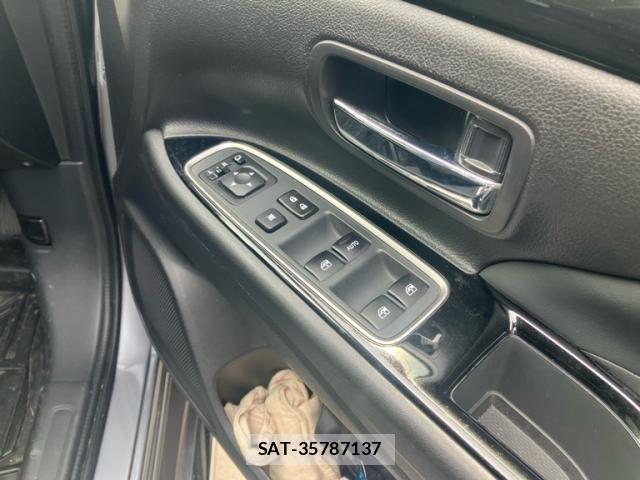 Mitsubishi OUTLANDER PHEV 2018-05 7456681-11