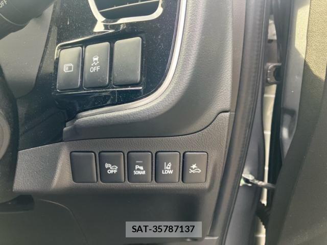 Mitsubishi OUTLANDER PHEV 2018-05 7456681-13