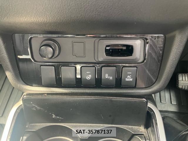 Mitsubishi OUTLANDER PHEV 2018-05 7456681-16