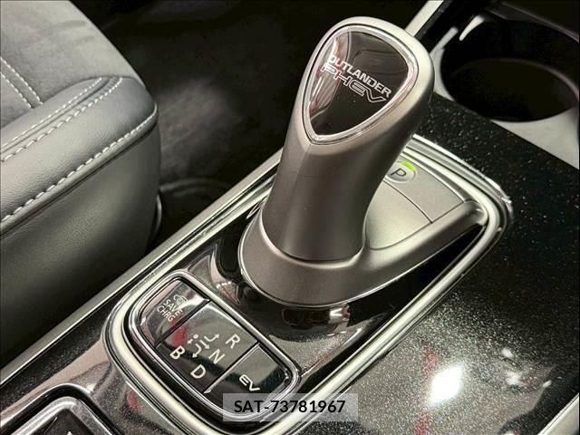 Mitsubishi OUTLANDER PHEV 2018-09 7509638-21