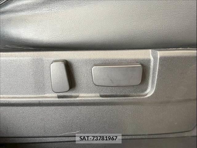 Mitsubishi OUTLANDER PHEV 2018-09 7509638-25