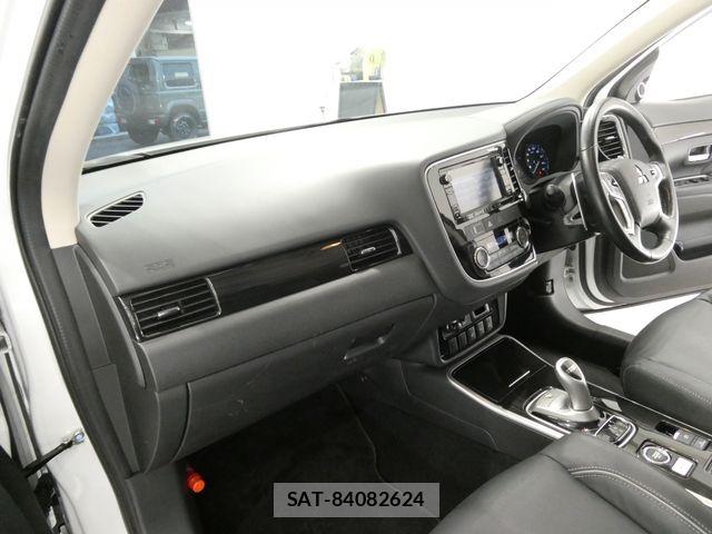 Mitsubishi OUTLANDER PHEV 2018-08 7509636-16