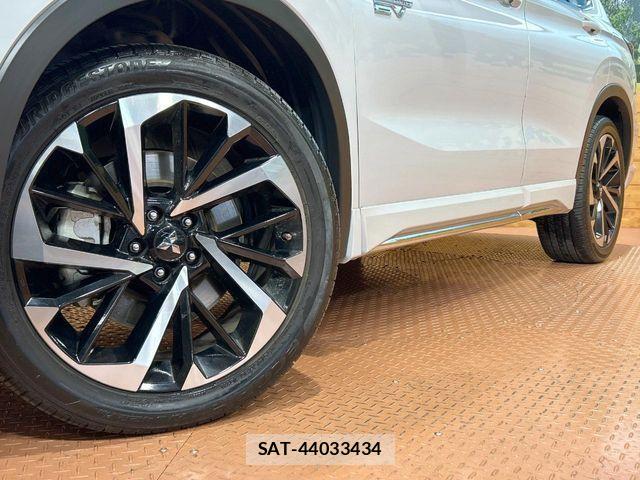 Mitsubishi OUTLANDER PHEV 2023-01 7502147-13