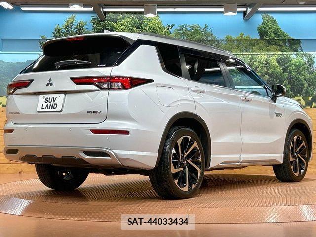 Mitsubishi OUTLANDER PHEV 2023-01 7502147-16