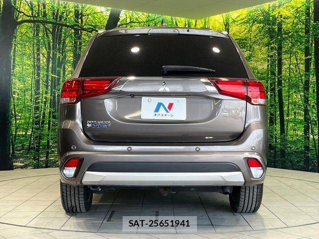 Mitsubishi OUTLANDER PHEV 2017-05 7502156-14