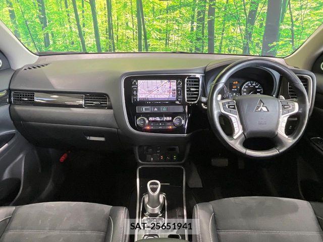 Mitsubishi OUTLANDER PHEV 2017-05 7502156-1
