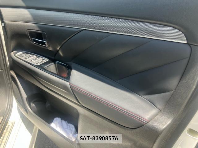Mitsubishi OUTLANDER PHEV 2017-10 7502157-11