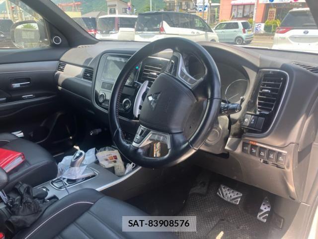 Mitsubishi OUTLANDER PHEV 2017-10 7502157-12