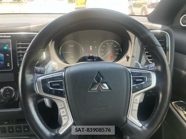 Mitsubishi OUTLANDER PHEV 2017-10 7502157-19