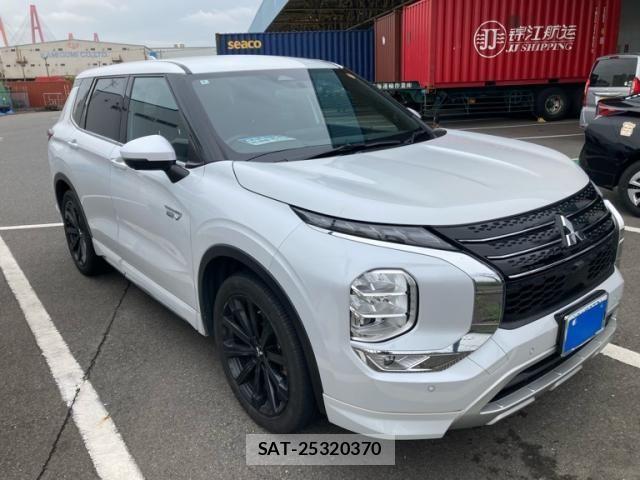 Mitsubishi OUTLANDER PHEV 2022-06 7502155-1