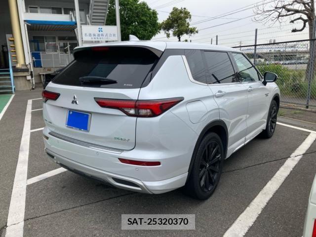 Mitsubishi OUTLANDER PHEV 2022-06 7502155-2