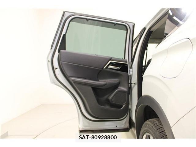 Mitsubishi OUTLANDER PHEV 2022-06 7502154-28