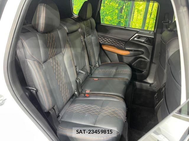 Mitsubishi OUTLANDER PHEV 2024-01 7562610-8