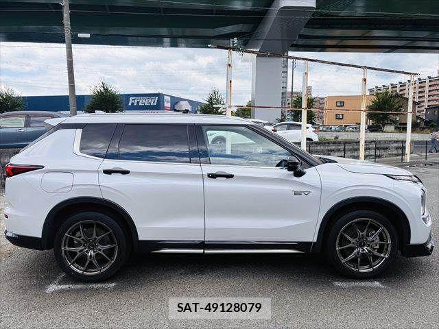 Mitsubishi OUTLANDER PHEV 2023-07 7619095-17