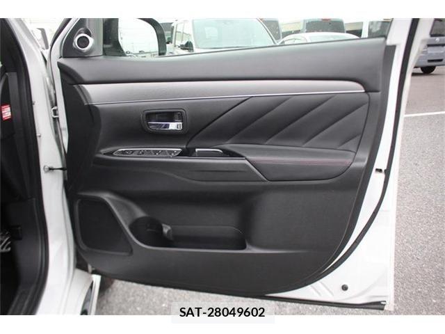 Mitsubishi OUTLANDER PHEV 2017-06 7619107-22